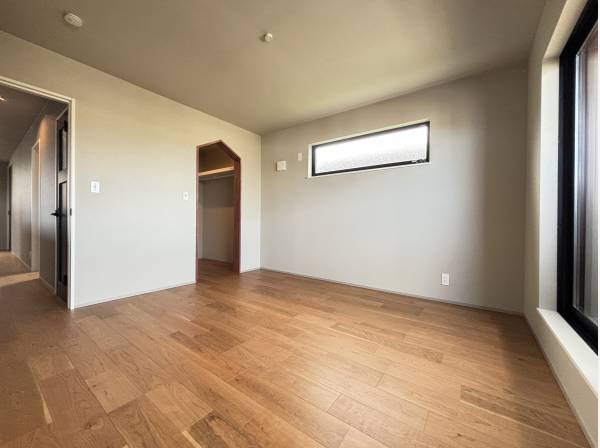 居室は2階に2部屋ございます