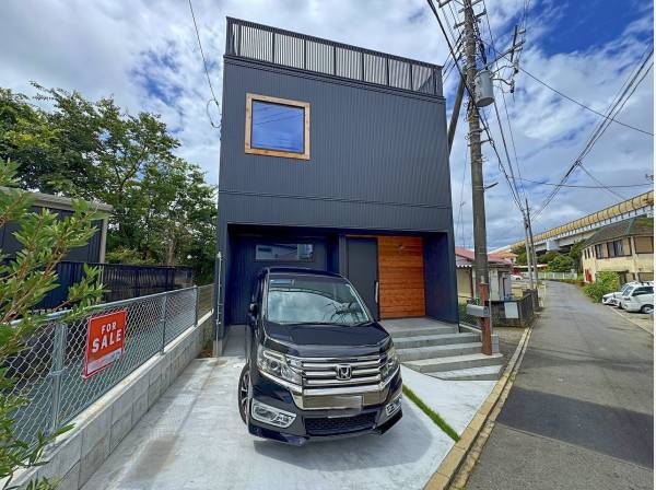 屋上からお友達に声をかけられますね。