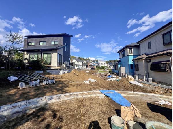 工事中でガチャついてますが、癖のない綺麗な土地です