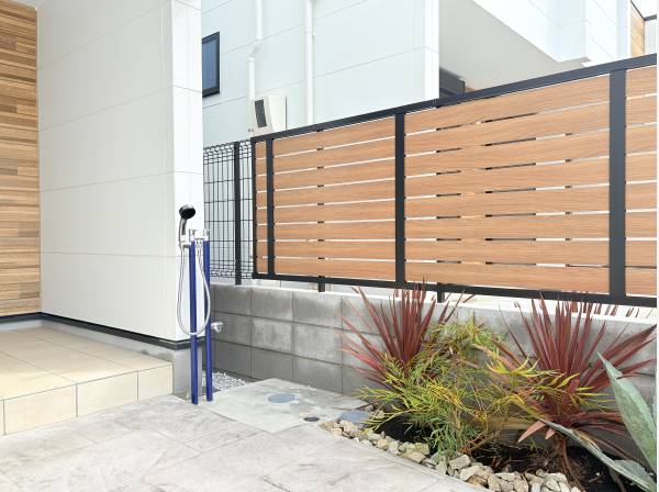 混合水栓の外シャワー完備