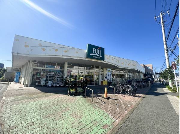 FUJIスーパー松が丘店まで徒歩3分 (約190ｍ)