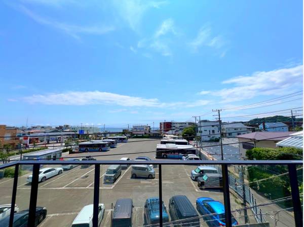 目の前がひらけており開放感あふれる立地