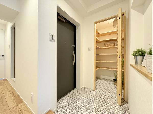 シューズインクローゼット付きの玄関スペース