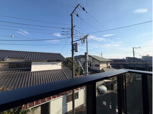 ゆとりのバルコニーからは青々と広がる空を望む心地良い場所