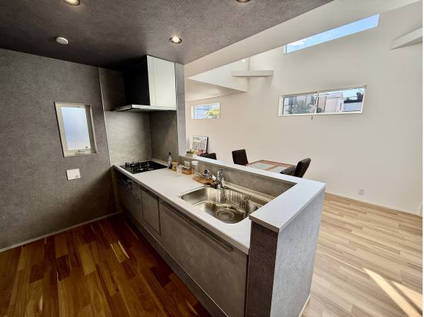 食洗器完備のシステムキッチン