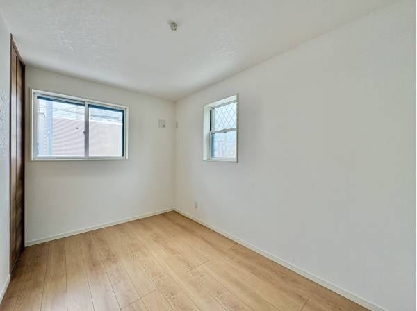 2面採光があることにより、十分な陽光がお部屋の全体に届きます