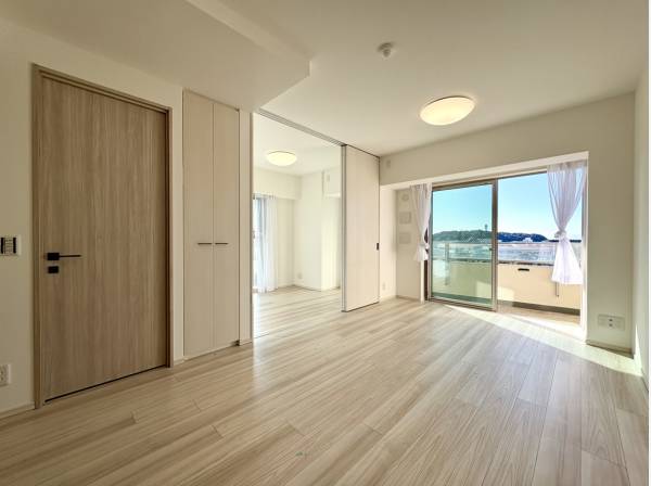 明るいLDK。室内きれいな状態です