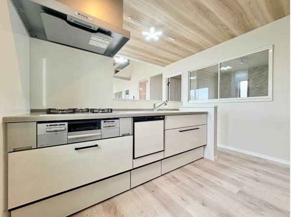 食洗機の付いたシステムキッチン