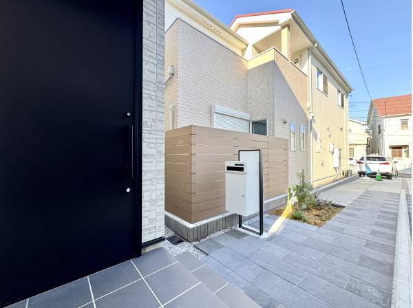 アプローチ面積が広く自転車も複数台OKです