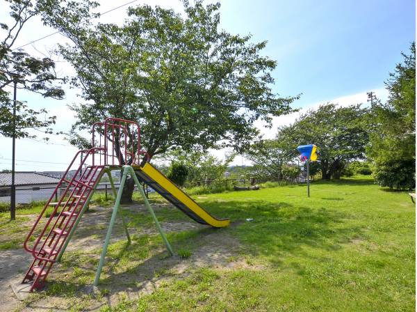 アザリエ中公園まで徒歩6分（約450m）