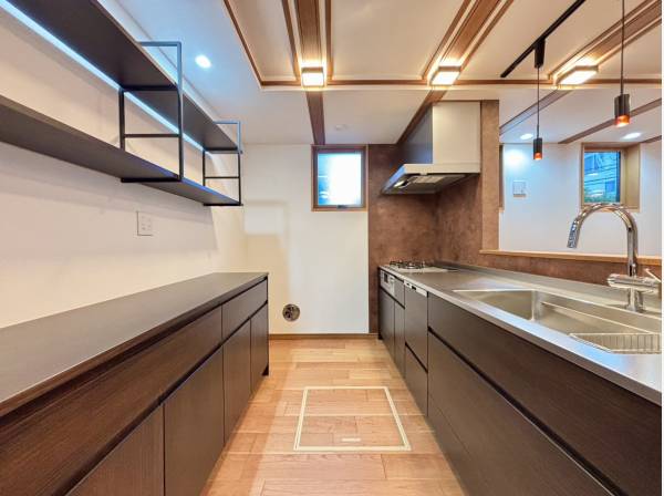 キッチンスペース　カップボード付き！