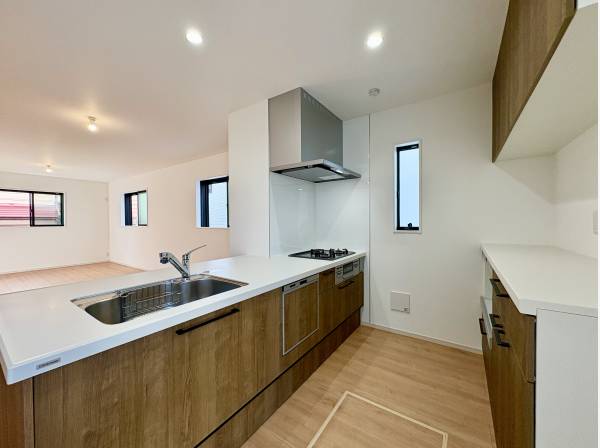 カップボード付きのシステムキッチン