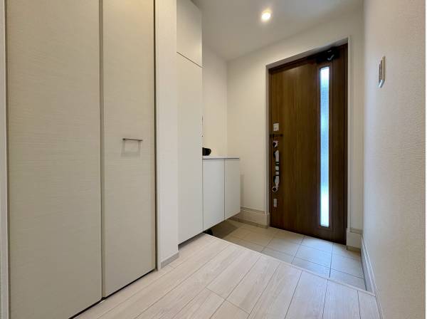 収納たっぷりの玄関