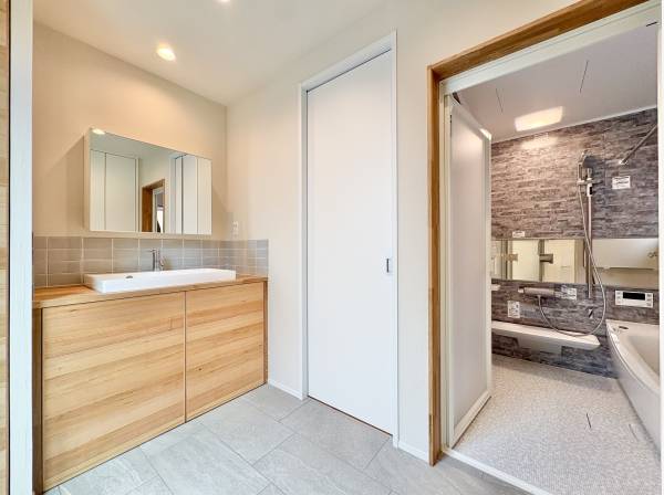 ゆったりと空間を使った、パウダースペース