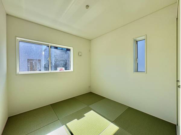 和室は5帖ございます。お友達が泊りに来ても安心です。