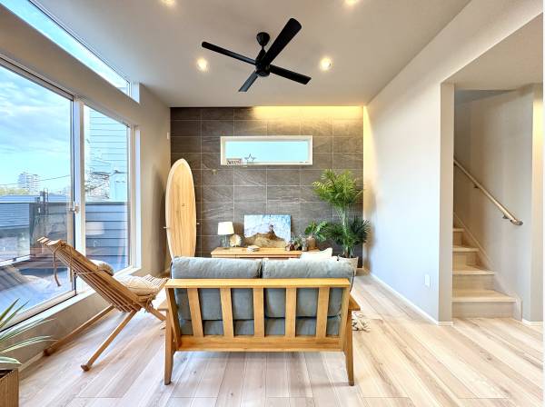 石張りのリビング