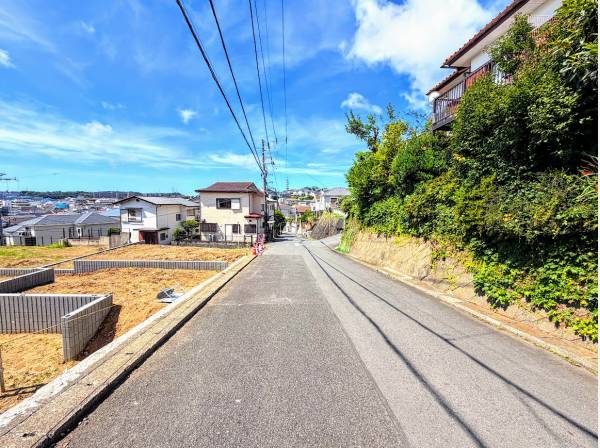 前面道路が広く、アクセススムーズです