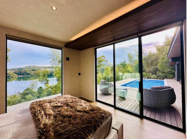 主寝室から望む眺望/是非現地でご覧ください