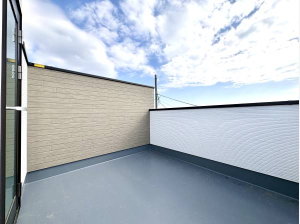 お庭がわりになるルーフバルコニー