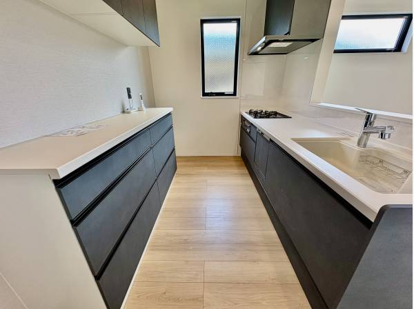 キッチンの収納スペースもタップリありますよ！