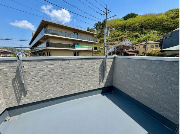 バルコニーは広くて日当たりも良好です！