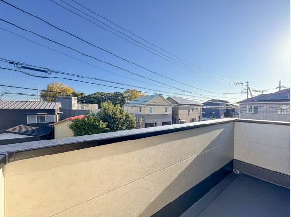 南東に面した陽当たり良好なバルコニー