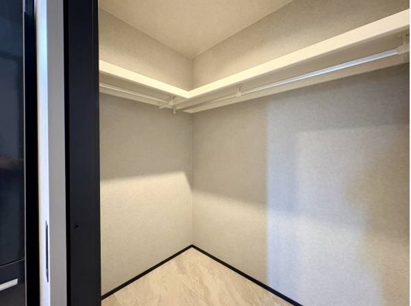 パウダールーム横にはクロークもございます！