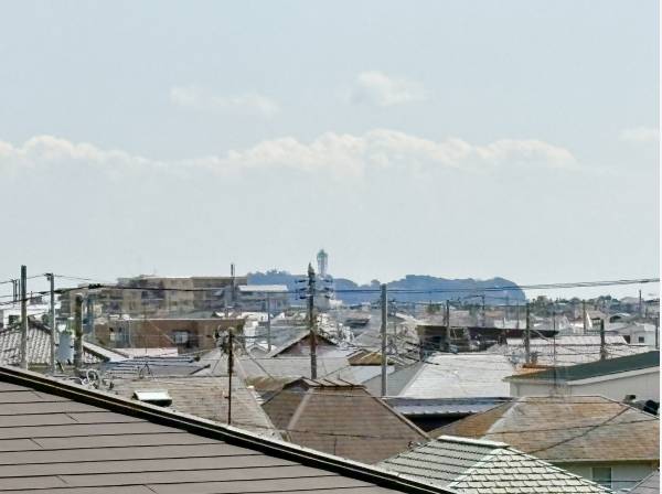 天気の良い日には江の島や富士山を眺望することができます