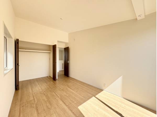 洋室は2階に3部屋ございます