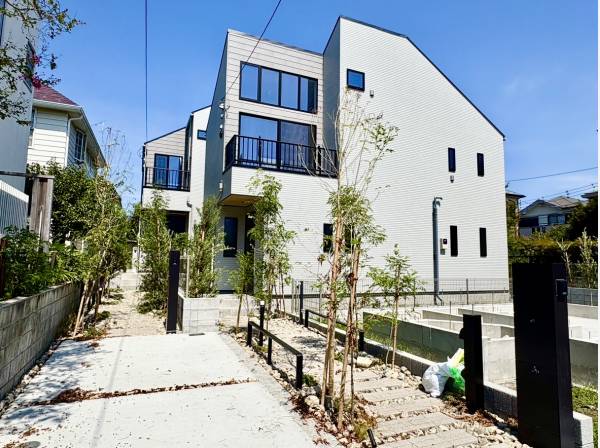 奥側の建物になります
