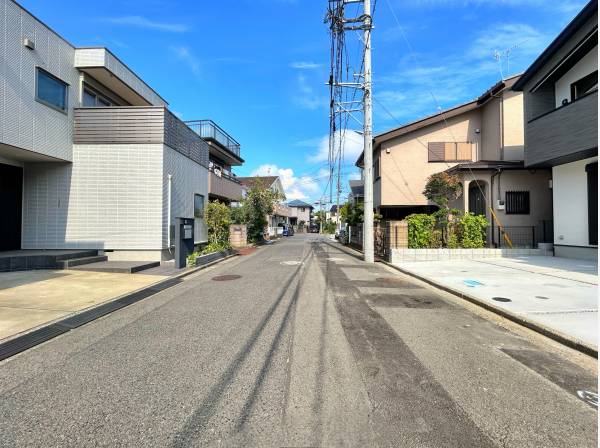 約6.1mの前面道路
（行き止まりの道路のため、車通りが少ないです）