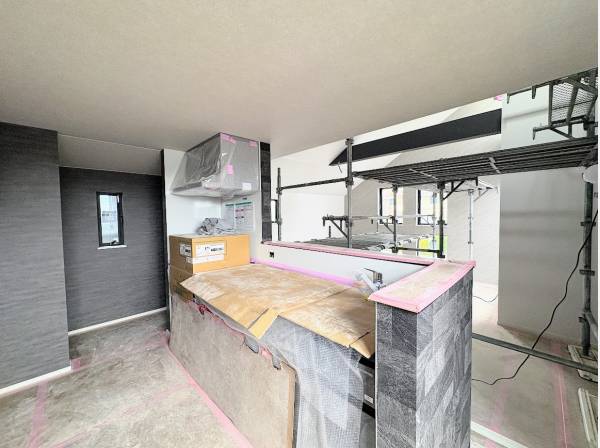 勾配天井の開放感あるLDK