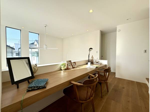 2階ホール部分にはカウンターを設置しフリースペースとして利用可能です。