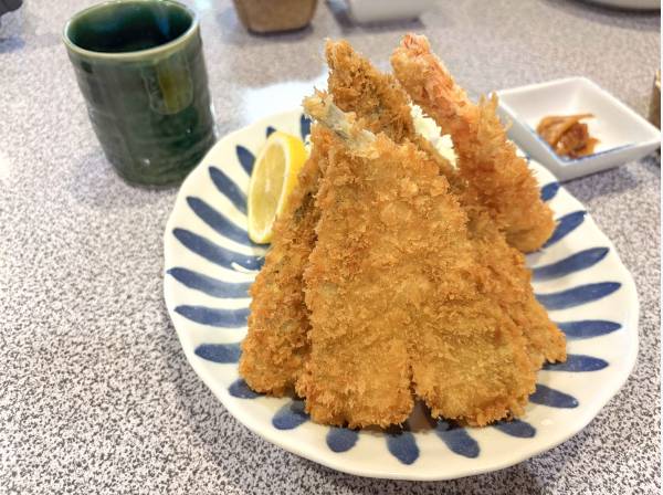 新鮮な海鮮が愉しめる魚左まで徒歩8分 (約600ｍ)