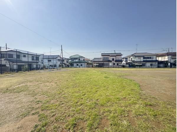 高田青少年広場まで徒歩6分（約450m）