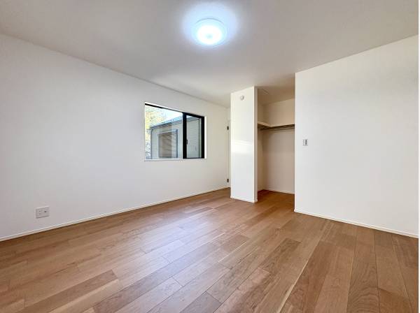 ゆとりあるWIC付きで収納量に余裕が生まれます