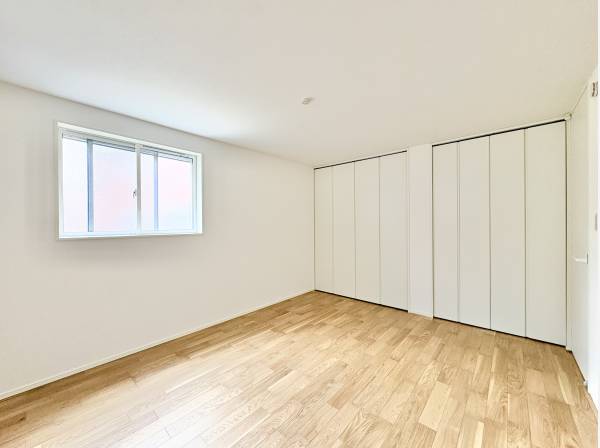 各居室には収納力のあるクローゼットを完備しております