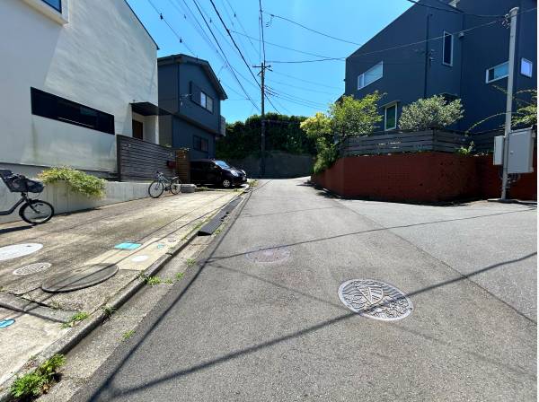 前面道路が広く駐車がラク！
