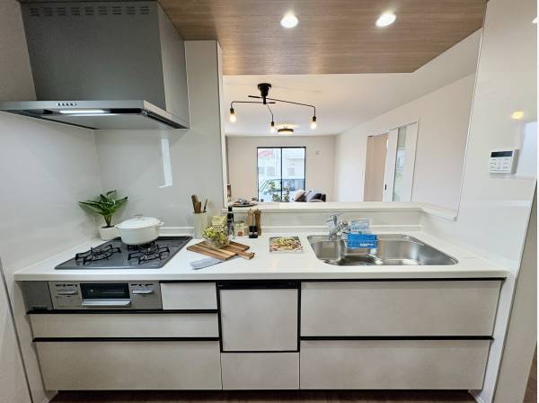 食洗機付きのシステムキッチン