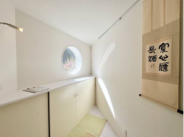 丸窓がお洒落な玄関