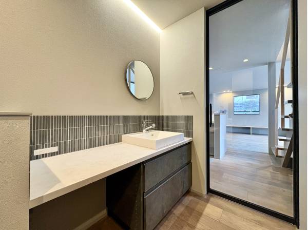 ゆとりある洗面化粧台