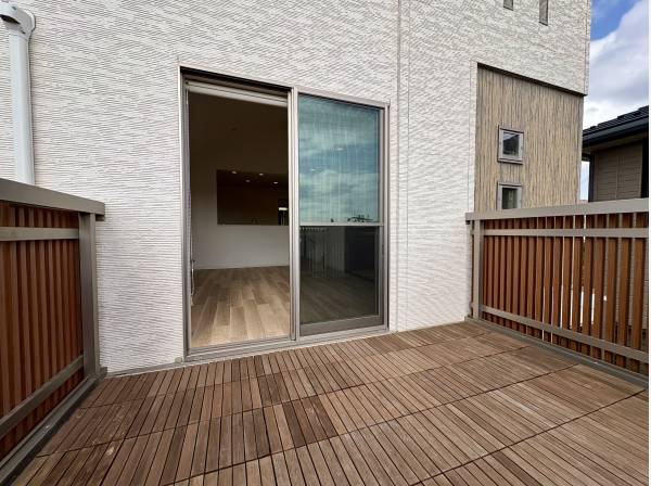 リビングから繋がるバルコニー