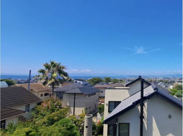 街並みの先に広がる海
片瀬山らしい開放感