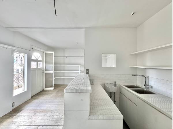 店舗利用も想定できる開放空間