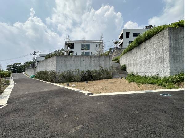 広くきれいな開発道路の為お車の乗り入れも◎
