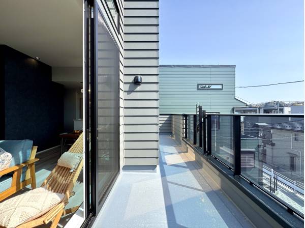 奥行きのあるワイドバルコニー