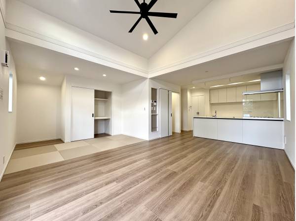 リビングには畳スペースを隣接です。