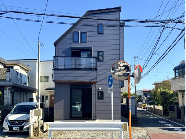 ブラックガルバのスタイリッシュなエクステリア