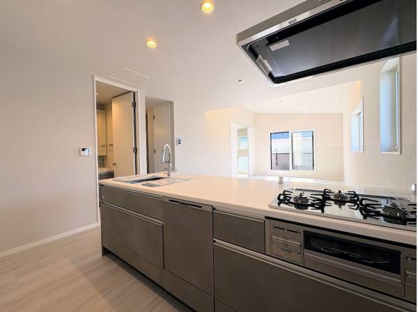 家族との会話が増える対面式キッチン