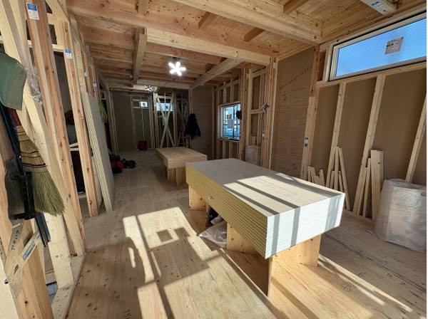 1階LDKは約21帖の広さ、リビング横には約3.5帖の畳スペース